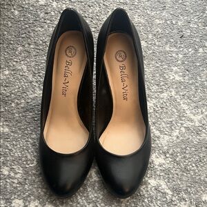Bella Vita Black Leather Round Toe Pumps